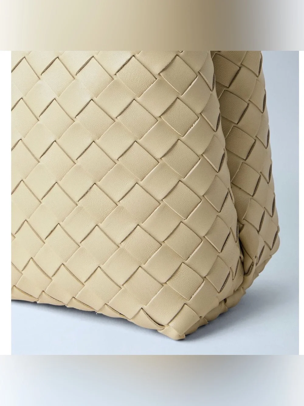 BOTTEGA VENETA Andiamo medium top handle Intrecciato leather shoulder bag